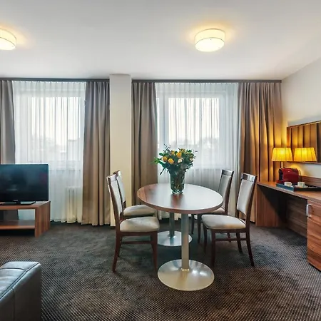 מלון Tarnovia 4*